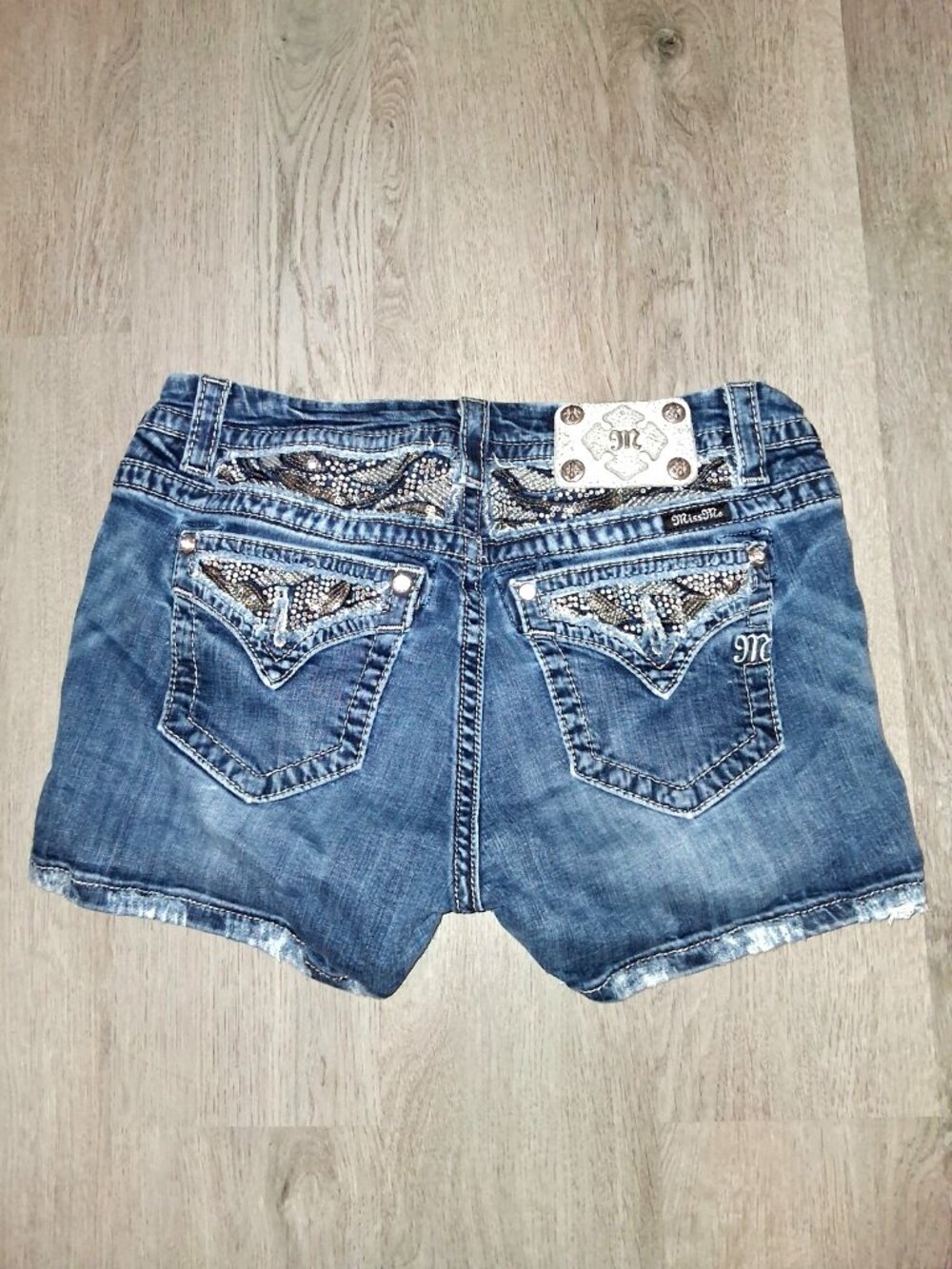 Miss Me Mid-Rise Curvy Shorts Size 29 Rhinestone Bling Distressed Denim Studded